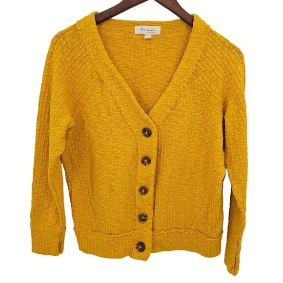 Two by Vince Camuto Sz M Mustard Yellow Slub Knit Button Cardigan Exposed Seams - Picture 1 of 6
